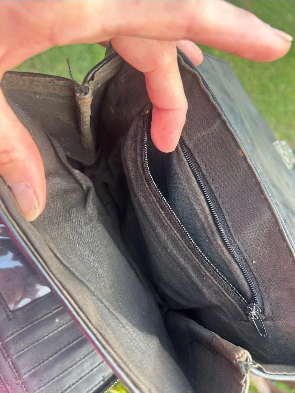 Source Unknown Woodridge Black Leather Briefcase with Silver Hardware